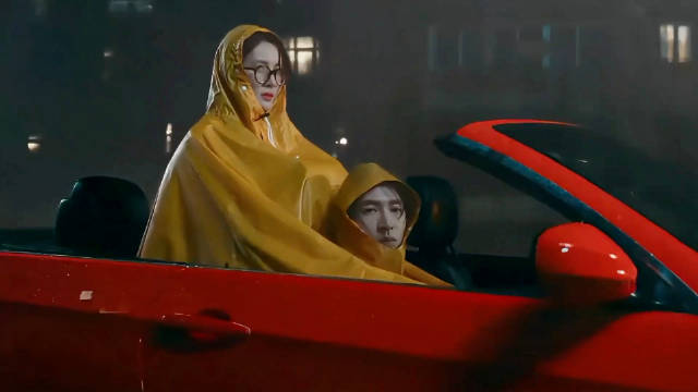 小朋友质问奶奶偏心，为何同是孙子待遇不同