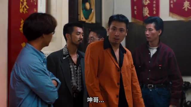 靓坤跟乌鸦有的一拼