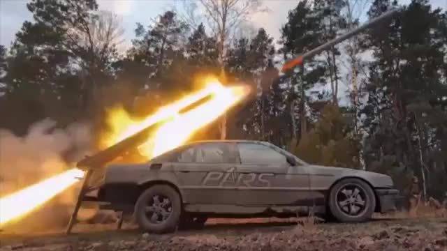 乌克兰自制冰雹火箭炮应对武器短缺