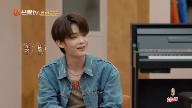 颜人中与周杰伦打球兴奋腿软，过人晃倒逗笑周杰伦