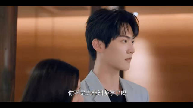 岑矜调侃李雾非洲游学未晒黑，陈妍希周柯宇新剧引关注