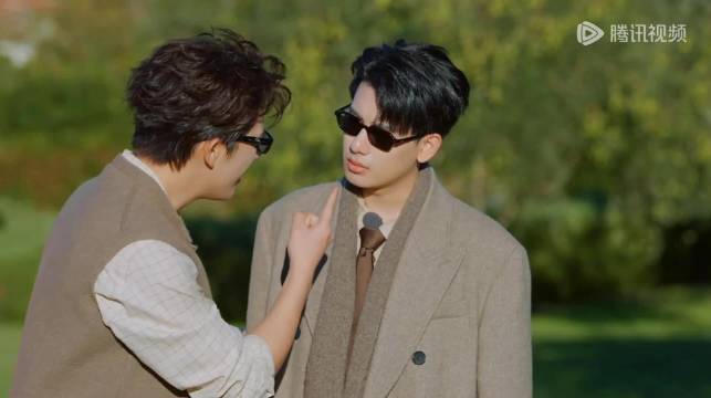 王安宇表演胡先煦猜歌词，知道答案后感觉棍哥的每个动作都对上了