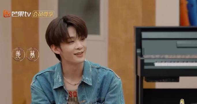 周杰伦夜袭球场颜人中兴奋腿软