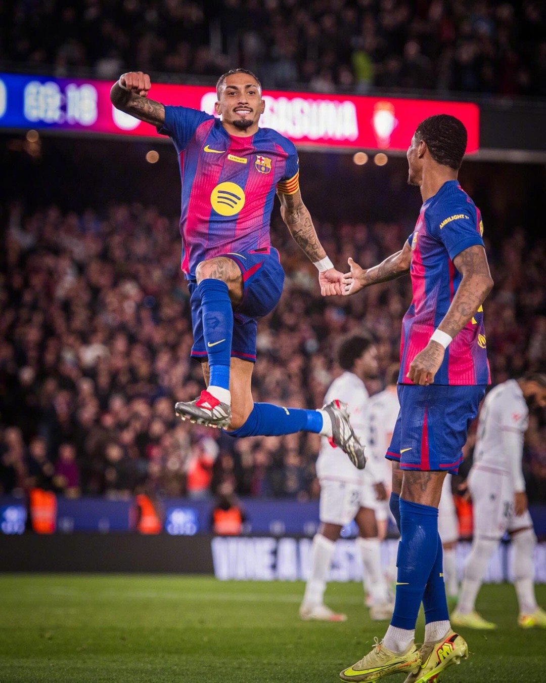 拉菲尼亚梅开二度助巴萨2比0胜奥萨苏纳，赛后高呼巴萨万岁