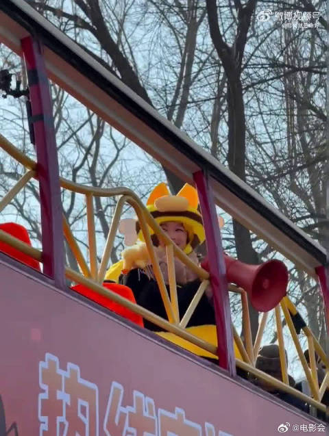 谁懂啊！被周冬雨夸皮肤好也太幸福了吧！女宝之间的互动甜晕我