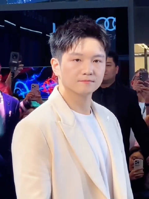 樊振东获评广东第一帅男模，颠覆体育生刻板印象