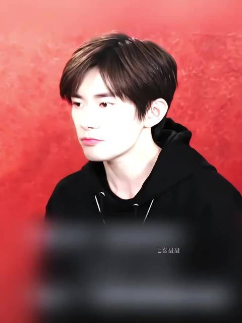 易烊千玺是不自知的搞笑