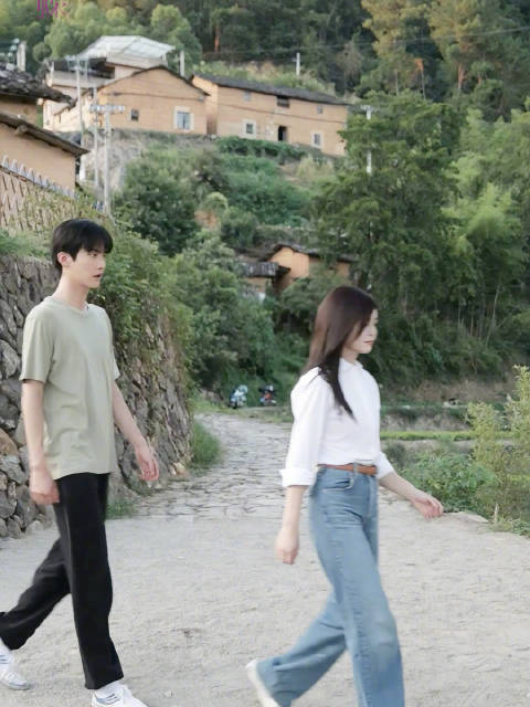 岑矜这一路上怎么都有一个粘人的小跟屁狗呀！ @周柯宇