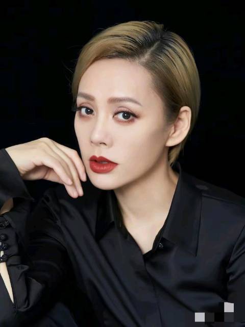 宁静自曝缺席一路繁花第一季原因，坦言害怕刘晓庆向太两位恩人