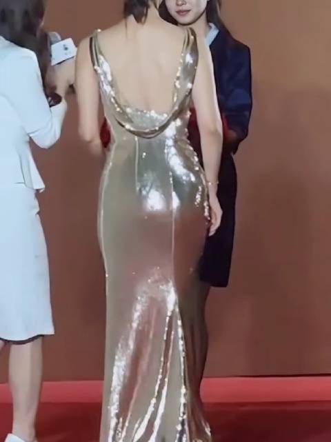 高圆圆这腰臀比也不得了 真想狠狠爱