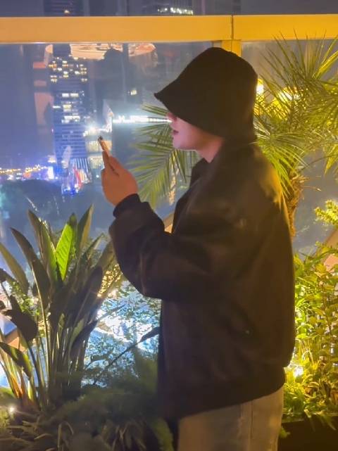 张彬彬被粉丝喊话跨年唱落叶归根