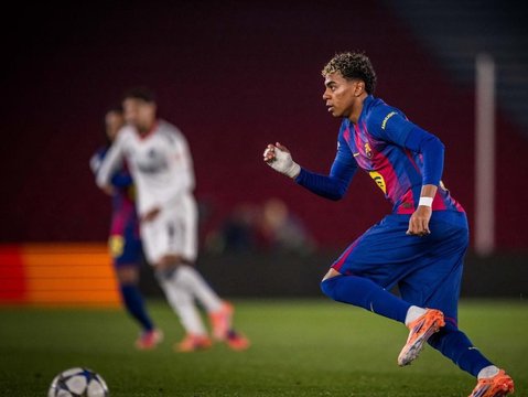 亚马尔超姆巴佩独享历史第1，铁卫梅开二度，巴萨2-1复仇法兰克福