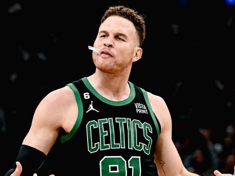 格里芬的打法非常伤身体，能扣篮绝对不上篮，暴力美学的代表