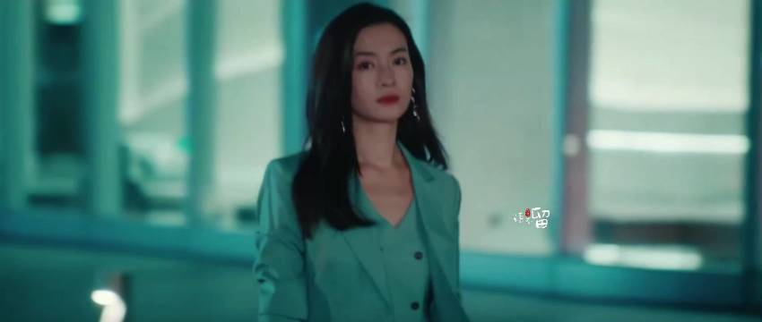 李晟新剧颠覆小燕子形象，化身冷峻女霸总