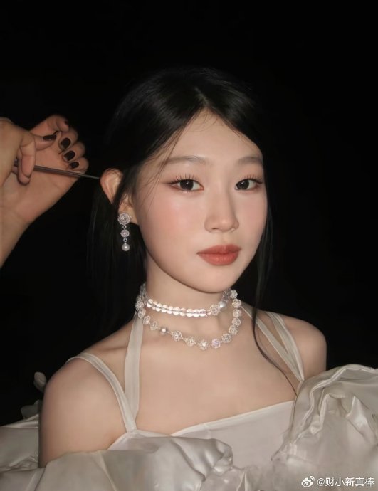 沈佳润翻唱沈春阳樱桃红获赞，母女音乐传承引感动