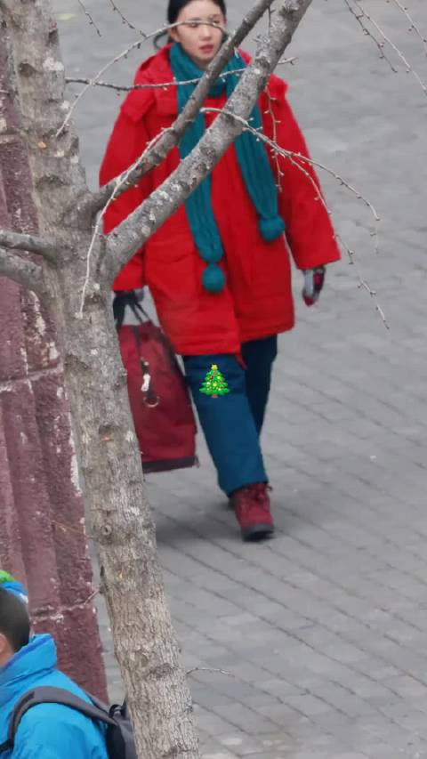 刘浩存这衣服一穿上往那一站就有感觉了