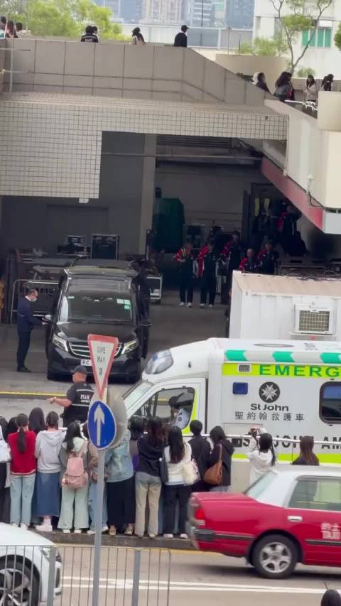 王楚钦训练中腰部不适退赛，国乒主力接连伤情引担忧