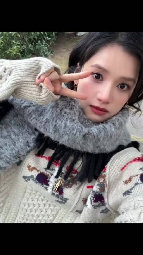 张婧仪的秋冬造型，简直也太有氛围等了，真的是太美了