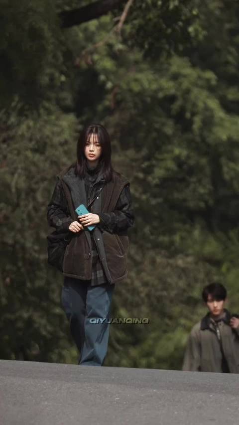 杨超越、董思成《今天是太阳雨》路透，好有日剧氛围感