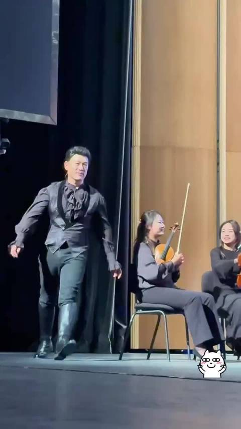 王耀庆严选内娱四大帅哥，交响乐剧一人分饰22角惊艳舞台