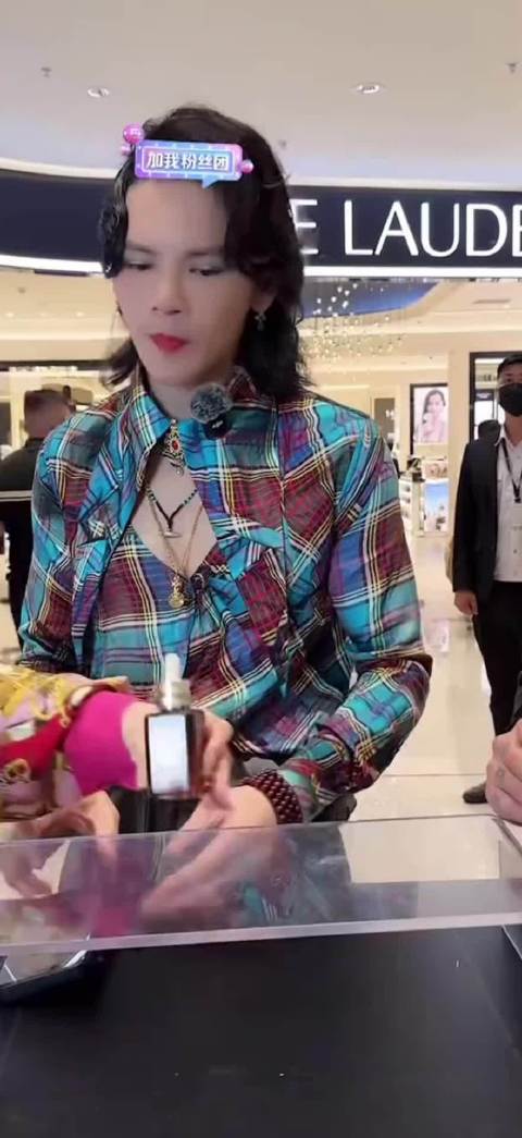 终于远离扮女装这个赛道了！向佐最近的发型穿搭帅多了看着才配郭碧婷！