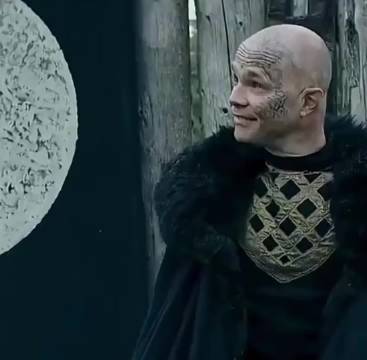 其中一个铁匠设计出对方满意的作品 存活下来