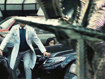 荒原狼本具备正面对抗超人的实力，可海王竟仍敢向其发起挑战