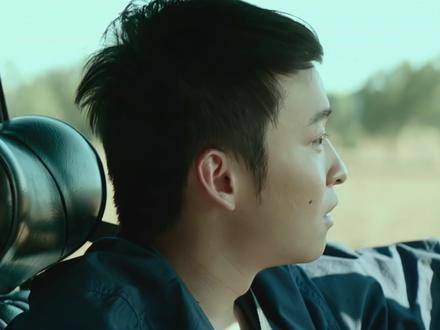 “不过是生活不停地重演，才让你感到如此熟悉..”