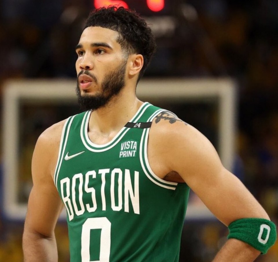 记者：塔图姆希望本赛季能够复出，但球队还未考虑这一决定