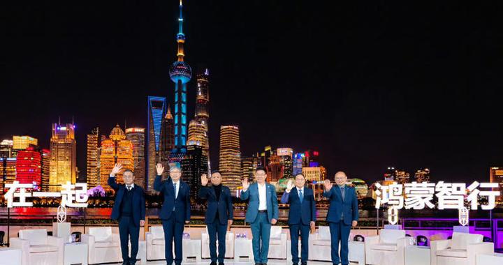 问界M6杀到！鸿蒙智行2026年12款新车围剿BBA！