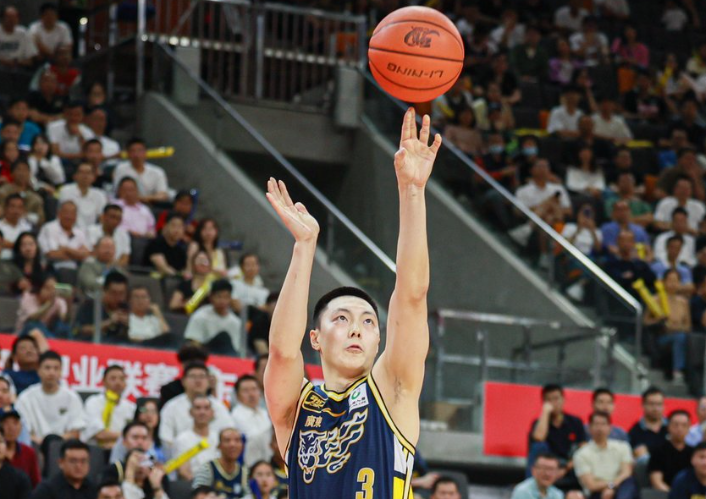 胡明轩赛后指出广东漏洞 可10中3的他更应自查