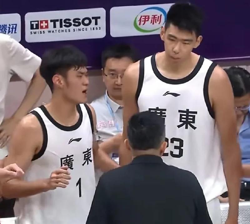 广东3消息！徐昕轰6+13打脸杜锋，萨姆纳满血复出，双张被放弃