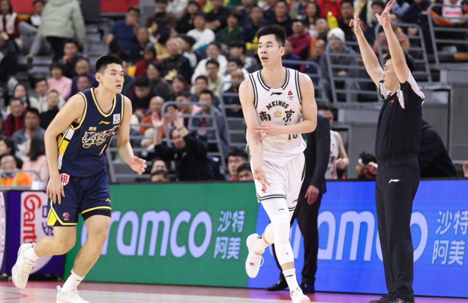 战广东轰46+6+8化身全明星 现场观战的郭士强会征召他吗？