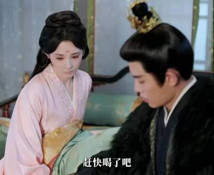 《凤凰台上》萧焕凌苍苍圆房后递避子汤，皇权宿命虐恋引热议
