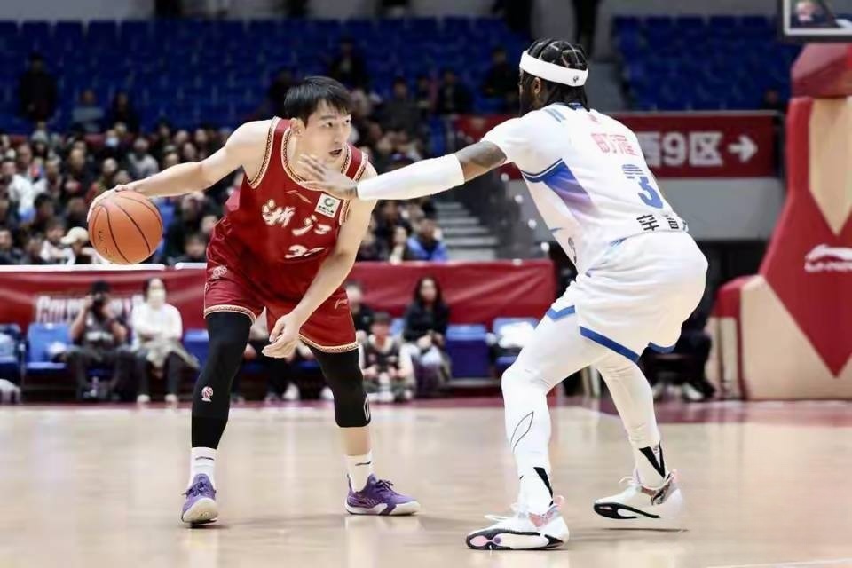 央5播广东男篮VS浙江，徐杰眉骨缝3针，杜锋是否让胡明轩打首发