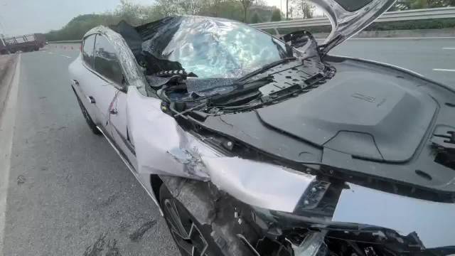 事故A柱未断裂气囊未弹属极端碰撞