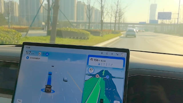 腾势N8L城区领航表现惊艳，智驾能力媲美享界S9T