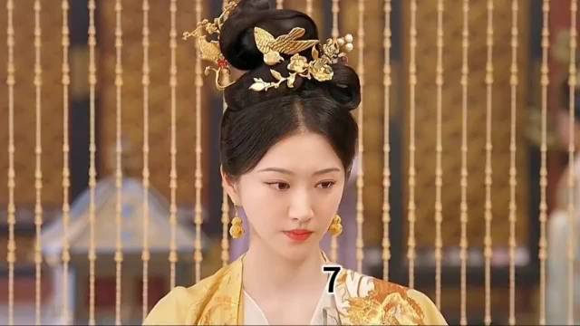 女孩第一次入宫，却因绝世容颜，竟被一众皇子争娶