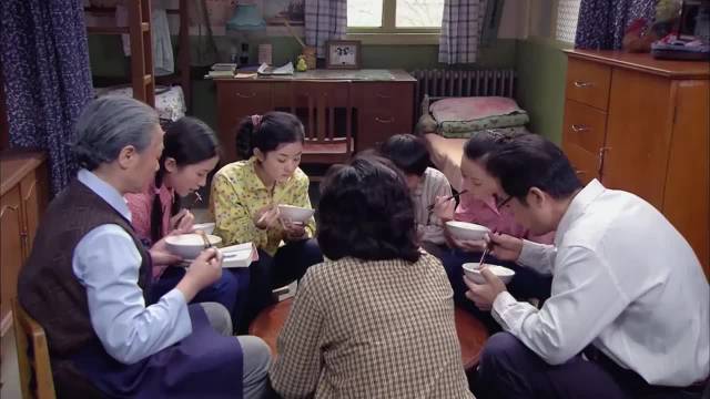 金婚：南方吃饭还背单词，燕妮没考上大学嫉妒，被佟志一通教育 蒋雯丽 张国立