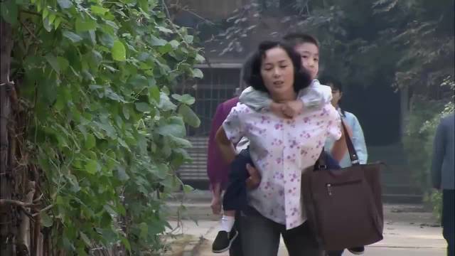 金婚：男老师对自己有意思，文丽让儿子叫哥哥，掐断火苗