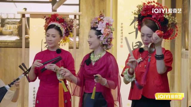 刘嘉玲泉州体验非遗文化，赞年轻传承者