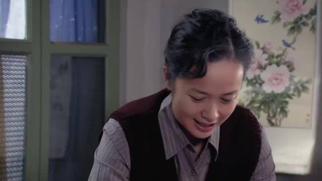 金婚：四世同堂给婆婆过寿，文丽想起去世亲妈，只敢躲起来哭