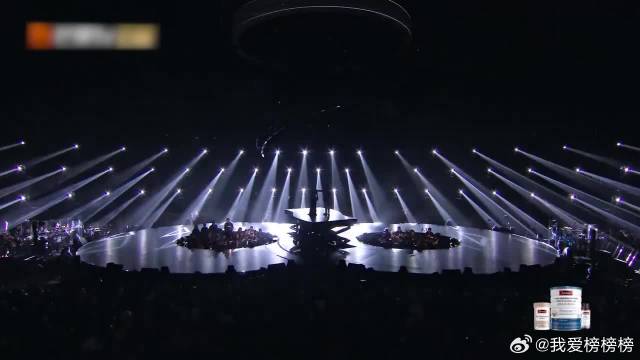 那英张信哲合唱《悬崖》，那姐声音一出，鸡皮疙瘩起来了