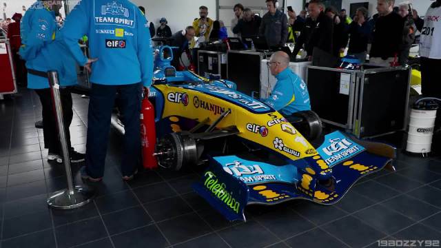 前雷诺车手蒙塔尼驾驶R25赛车爆缸