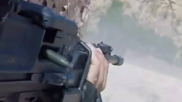 兵哥哥骑最野的摩托 打最准的枪，摩托车快反射击训练