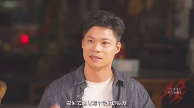 苏炳添儿子送朋友签名照特自豪