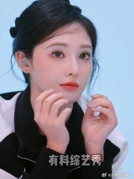 彭小苒眼神都是戏，还没开唱就感动全场，氛围感拉满！