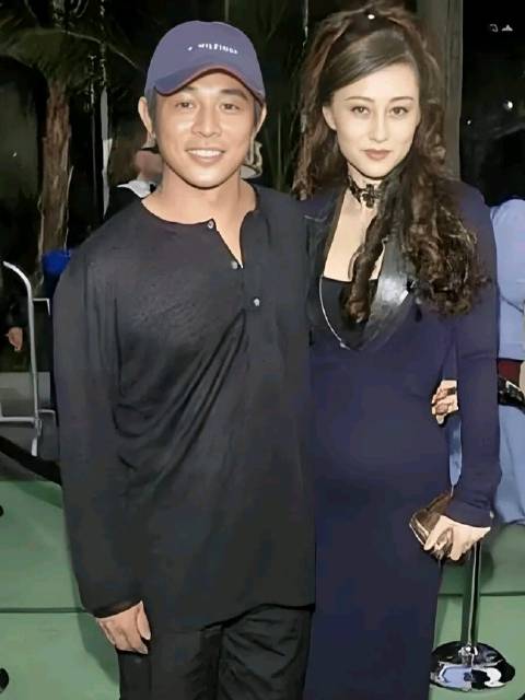 向太谈男人变坏标准，李连杰上交收入获幸福