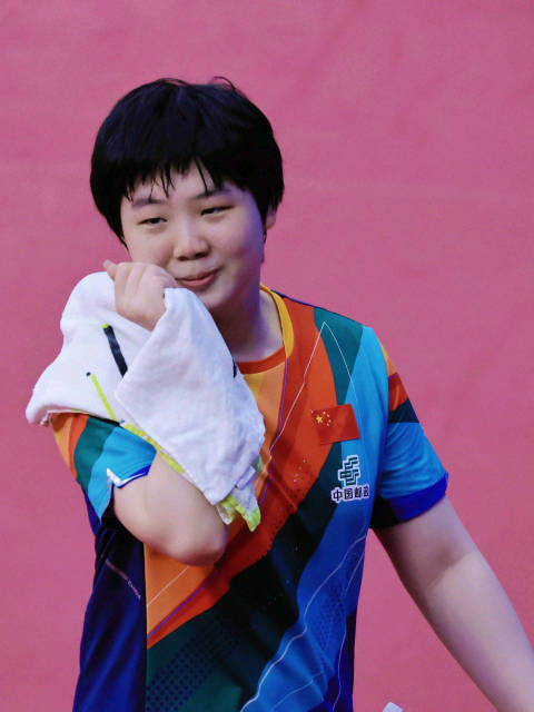 虽败犹荣！邓亚萍猛夸蒯曼：她的反手真的好，在她身上看到了希望