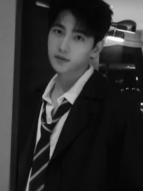 yyyy 星垂平野，你是我来往暮雪间的云烟@杨洋